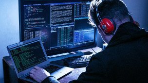Хакер за работой