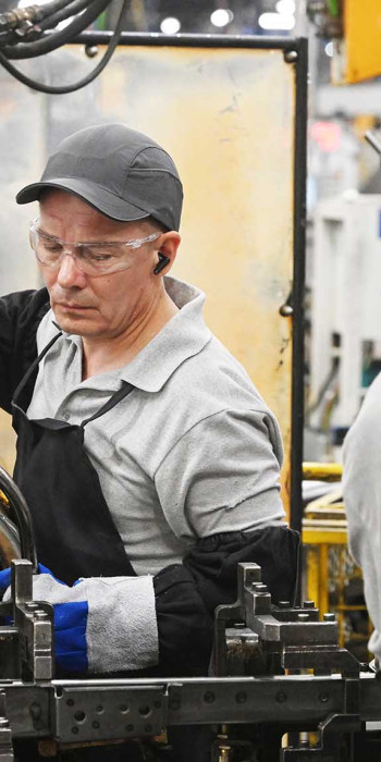 Цех сборки автомобилей Lada 