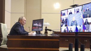 Президент РФ Владимир Путин во время проведения совещания