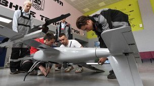 Studenty-prohodyat-obuchenie-specialnosti-operator-dronov