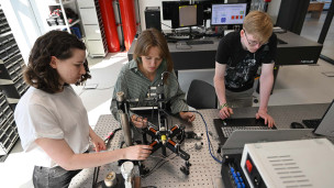 Студенты в лаборатории