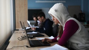 Школьники за ноутбуками