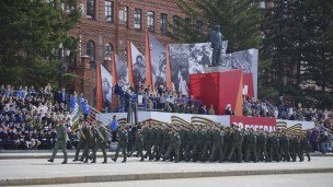 voennosluzhashchie-vo-vremya-prazdnichnogo-parada