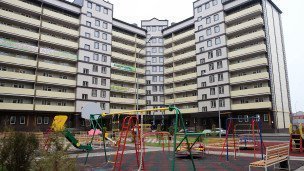 Двор жилого многоэтажного дома
