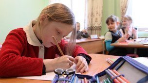 Ребенок на занятиях в художественной школе