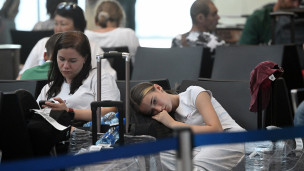 Пассажиры в терминале аэропорта 