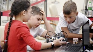 Участники фестиваля робототехники 