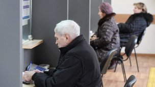 Pensioner-v-otdelenii-Pensionnogo-fonda