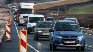 Автотранспорт во время движения по трассе