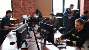 Сотрудники IT-отдела во время работы