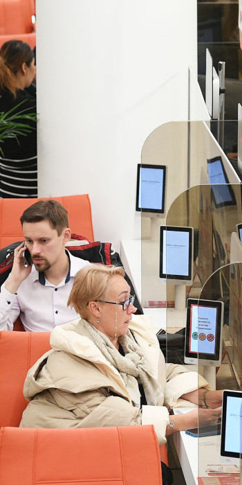 Посетители с коляской в МФЦ