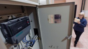 Электросчетчик в подъезде