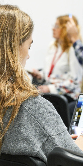 девушка с ноутбуком