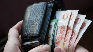 Рублевые купюры в кошельке
