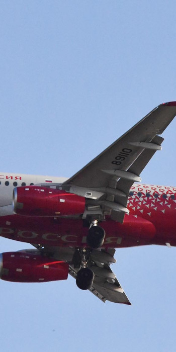 Самолет в небе