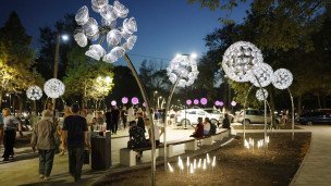Горожане в обновленном парке "Гулливер" в Донецке