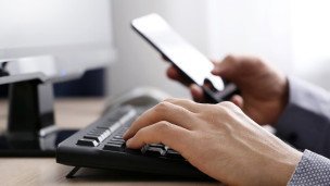 Ispolzovanie-klaviatury-kompyutera-smartfona