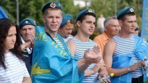 Ветераны-десантники во время празднования Дня Воздушно-десантных войск 