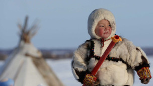 Ребенок на празднике Дня оленевода в Салехарде