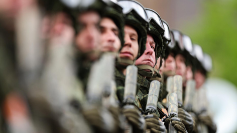 Участники специальной военной операции во время парада