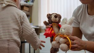 Воспитательница на занятиях с детьми