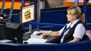 Досмотр багажа на территории аэропорта 