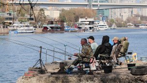 Рыбаки во время отдыха на набережной реки Дон.