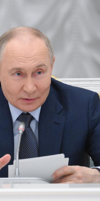 Vladimir-Putin-provodit-zasedanie