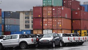 Разгрузка автомобилей прибывших грузовым судном