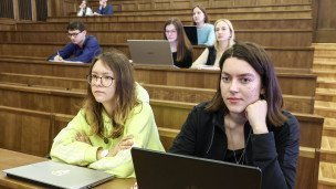 Студенты во время занятий
