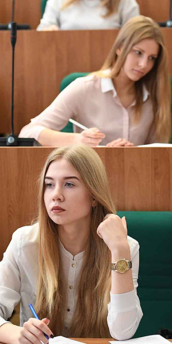 Студенты на занятиях