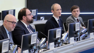 Дмитрий Григоренко проводит совещание в Координационном центре правительства 