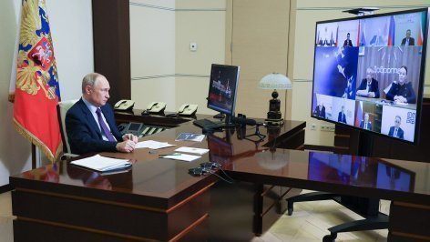 prеzidentRF-Vladimir-Putin-v-rezhime-videosvyazi-provodit-zasedaniye prezidiuma-Gosudarstvennogo-Soveta-RF"Orazvitii-infrastruktury-dlya-zhizni"