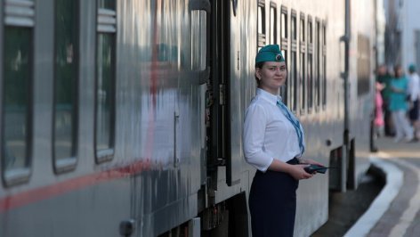 Проводник у поезда