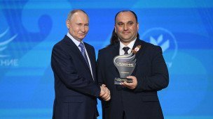 prezident-vladimir-putin-i-laureat-vserossijskoj-municipalnoj-premii-sluzhenie-vladimir-tarancov