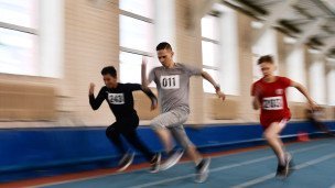 Участники во время мероприятия по сдаче нормативов Всероссийского физкультурно-спортивного комплекса