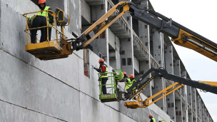 Рабочие на стройке 