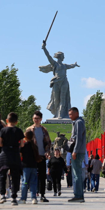 Mоnument"Rodina-mat'-zovet!"na-territorii-memorial'nogo-kompleksa"Geroyam-Stalingradskoy-bitvy"