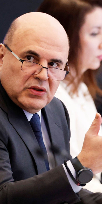 Михаил Мишустин во время стратсессии по реализации национальных проектов