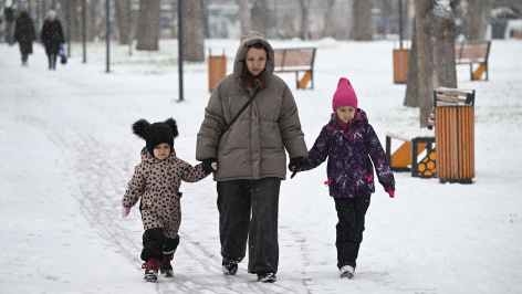 Мать с детьми