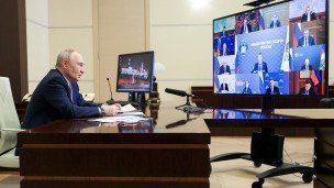 Владимир Путин проводит совещание с членами Правительства