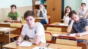 Школьники на экзамене ЕГЭ