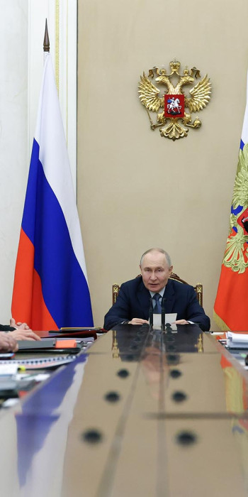 Владимир Путин проводит заседание