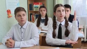 Ученики девятого класса на уроке
