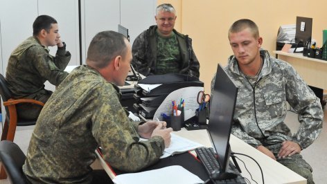 Instruktorа-punkta-otbora-na-voyennuyu-sluzhbu-po-kontraktu