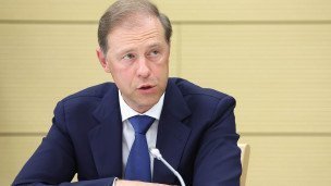 Первый вице-премьер РФ Денис Мантуров во время совещания