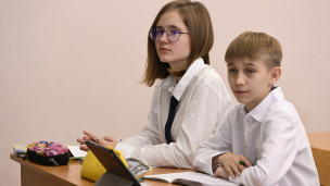 Ученики на уроке в школе