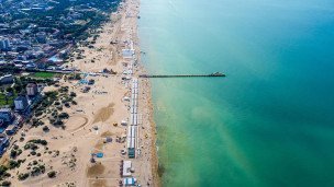 Береговая линия пляжа в Анапе