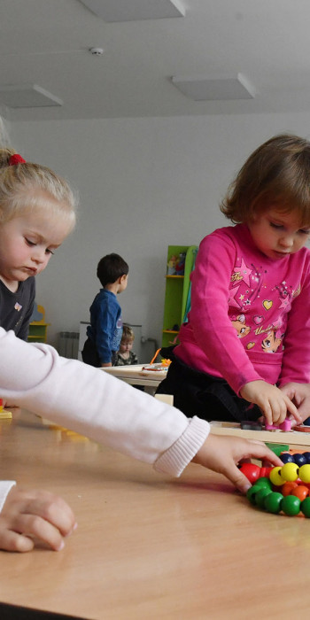 Дети в детском саду 