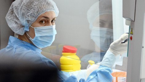 Сотрудник в лаборатории